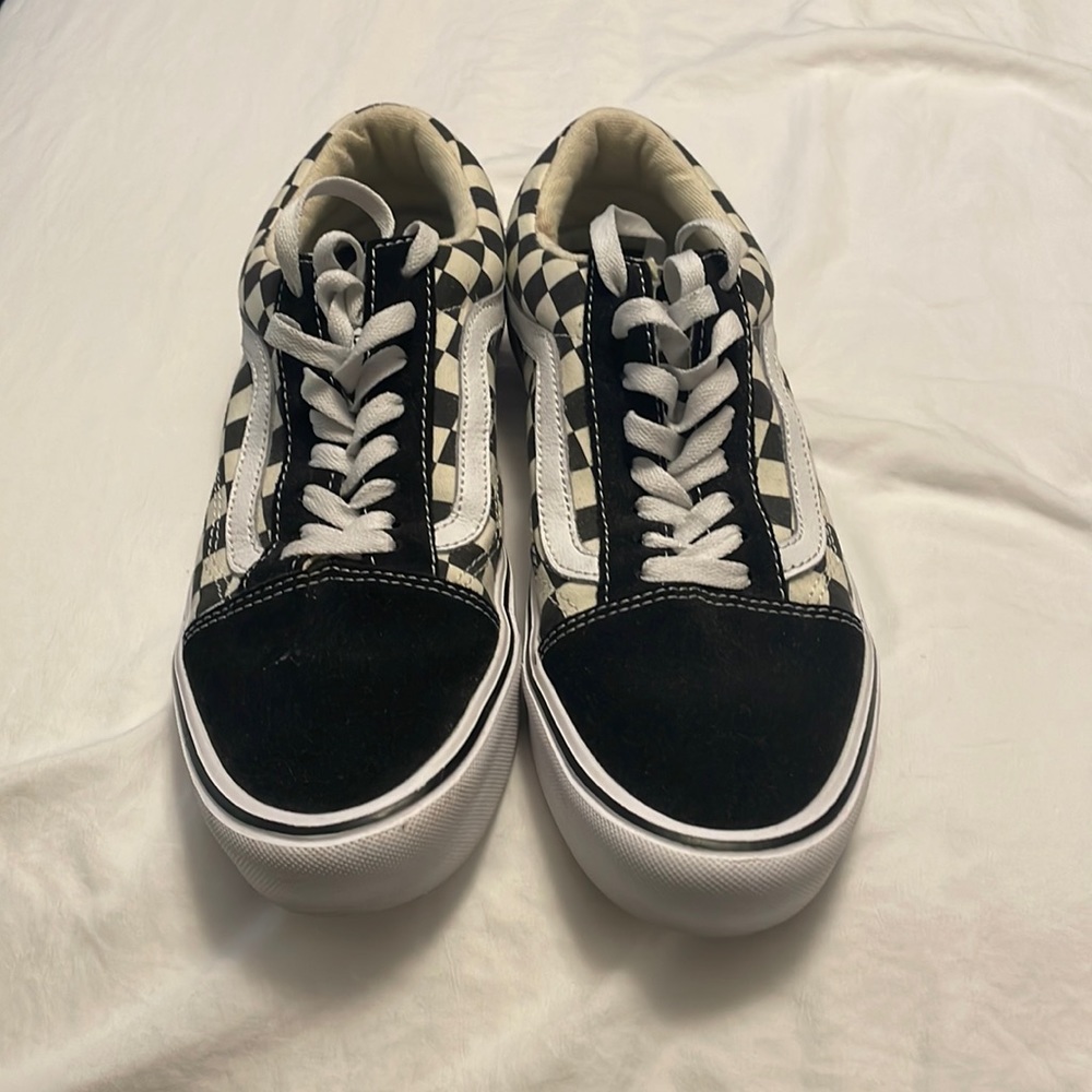 Checkered Vans black and white